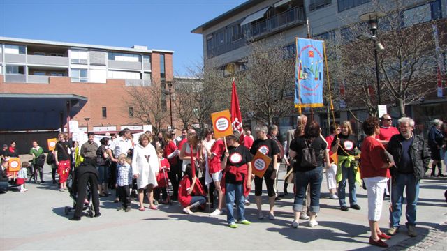 1.mai 2009. Kurland Framlag samler seg for toget fra Lillestrøm Torv.
