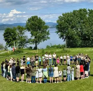 Broderringen på gressbanen_foto.B.Kalvik